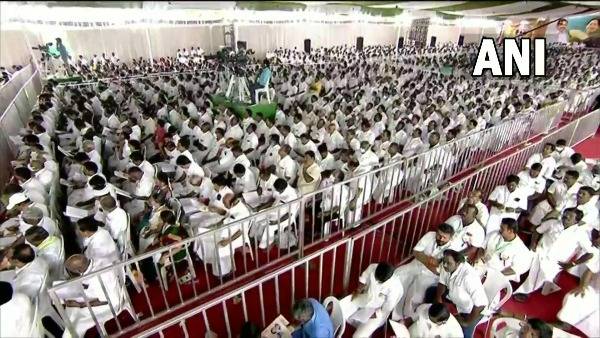  ఓపీఎస్ మద్దతుదారుల ఆందోళన.. 