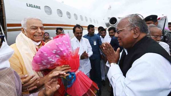 యశ్వంత్ సిన్హాకు స్వాగతం పలికిన మాజీ ఎంపీ హన్మంతరావు