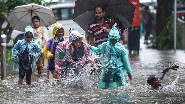 వరంగల్, హన్మకొండ లతో పాటు 9 జిల్లాలలో రెడ్ అలెర్ట్