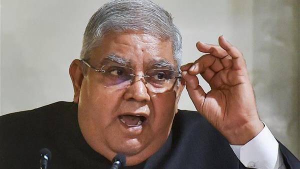 చివరి నిమిషంలో మారిన సమీకరణాలు