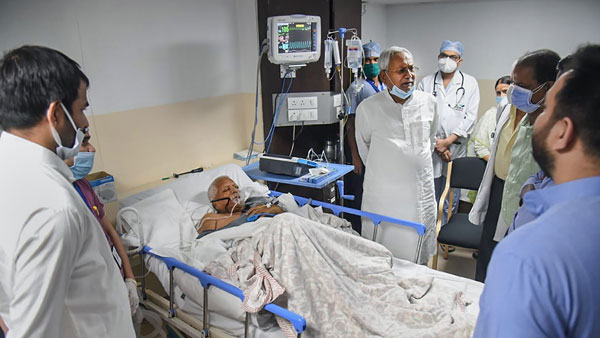 rjd chief lalu prasad yadavs health is stable, pm modi call by phone, nitish visited rjd chief lalu prasad yadavs health is stable, pm modi call by phone, nitish visited