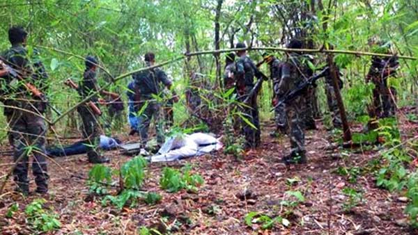 దంతేవాడ జిల్లాలో అటవీ ప్రాంతంలో డమ్మీ బొమ్మలు గుర్తించిన జవాన్లు.. వాటి తొలగింపు