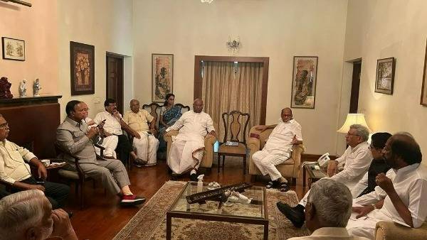 బీజేపీ ఎంపీలతో.. బీజేపీ ఎంపీలతో..