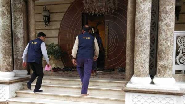 పెద్ద ప్యాలెస్ మీద కన్నుపడింది