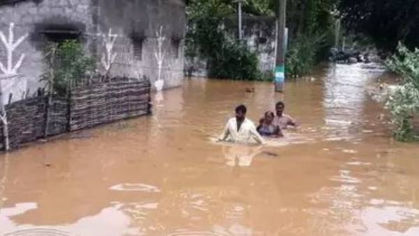 మంచిర్యాలలో లోతట్టు ప్రాంతాల ప్రజలు పునరావాస కేంద్రాలలో