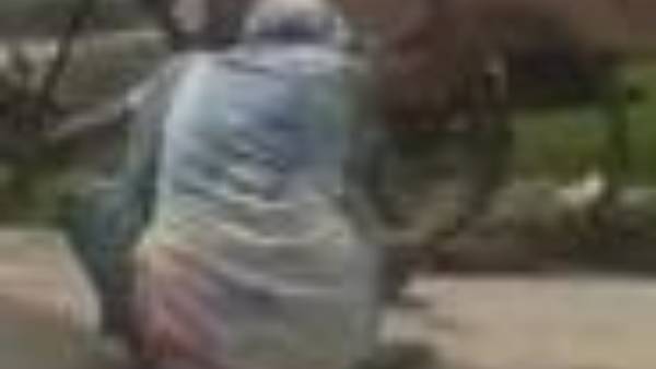 A video of a mother severely beating her daughter and injuring her goes viral on social media A video of a mother severely beating her daughter and injuring her goes viral on social media