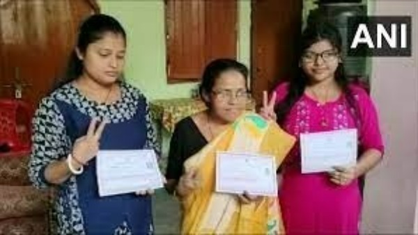 10వ తరగతి కూడా చదవలేకపోయానన్న తన కలను నేరవేర్చుకున్న తల్లి 