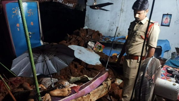 mother and daughter died due to the wall fell down on them while sleeping; Tragedy with the rain in Nalgonda mother and daughter died due to the wall fell down on them while sleeping; Tragedy with the rain in Nalgonda