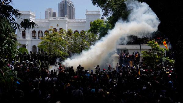 ప్రధాని కార్యాలయంలో..