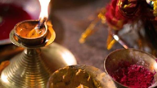 దేవుడి పూజ సమయంలో మనసు దేవుడి పైనే .. లేదంటే సత్ఫలితాలు రావు