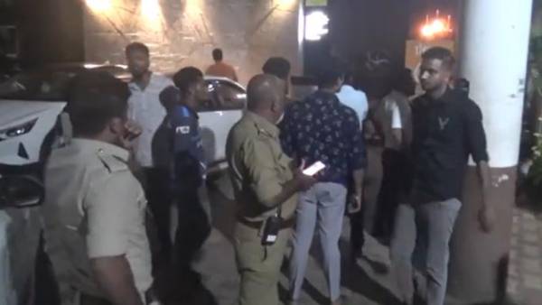  అదే కాలేజ్ స్టూడెంట్స్ ?