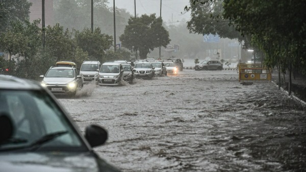కర్ణాటకలో భారీ వర్షాలు, జలదిగ్బంధంలనే ప్రాంతాలు
