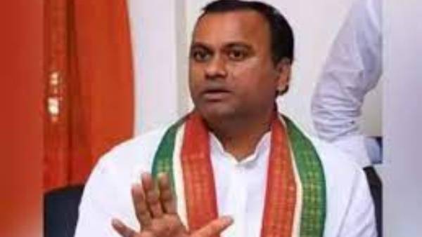 ఎక్కడినుంచో వచ్చినవారికి పదవులు..