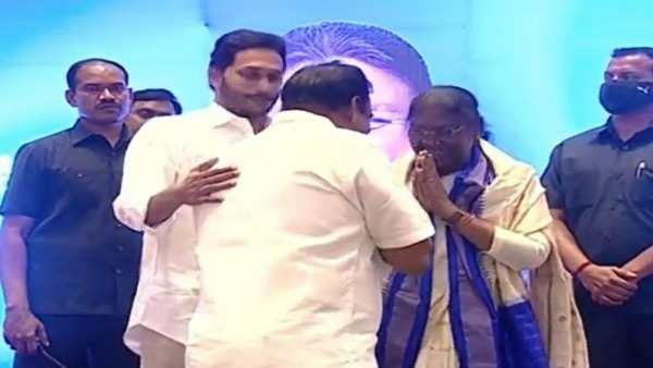 Jana Sena MLA Rapaka Vara Prasad meets Draupadi Murmu along with YSRCP representatives