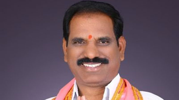 టికెట్ కోసం సిట్టింగ్ ఎమ్మెల్యే రేఖానాయక్, జిల్లా పరిషత్ చైర్మన్ జనార్ధన్ రాథోడ్, హైదరాబాద్ కలెక్టర్ శర్మన్ టికెట్ కోసం సిట్టింగ్ ఎమ్మెల్యే రేఖానాయక్, జిల్లా పరిషత్ చైర్మన్ జనార్ధన్ రాథోడ్, హైదరాబాద్ కలెక్టర్ శర్మన్