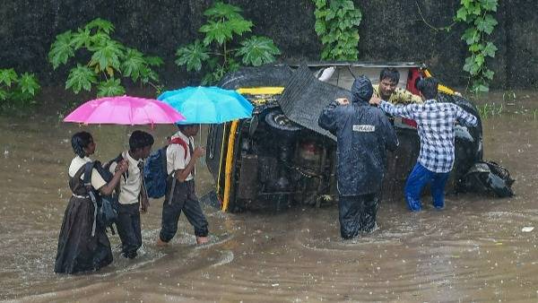 13 జిల్లాలకు రెడ్ అలెర్ట్.. 9 జిల్లాలకు ఆరెంజ్ అలెర్ట్ 