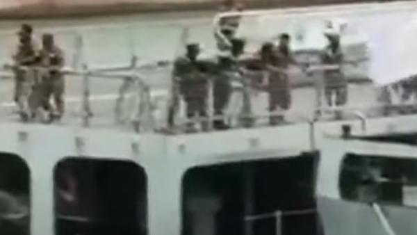  కనపడితే కొట్టి చంపేస్తారని దేశం వదిలిపారిపోయిన అధ్యక్షుడు ?