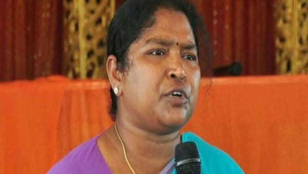  అసామాన్యమైన సేవలు అందిస్తున్న ఎమ్మెల్యే సీతక్క బొమ్మ గీసిన బాలిక