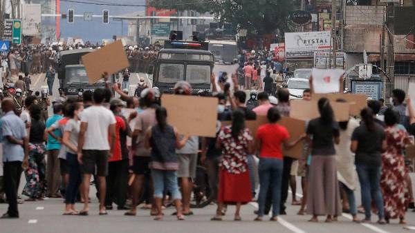 జోక్యం చేసుకోవాలి.. జోక్యం చేసుకోవాలి..