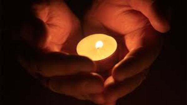 చెడిపోయిన పనులు మళ్ళీ సక్రమంగా జరగాలంటే ఎర్ర చందనం ధరించండి