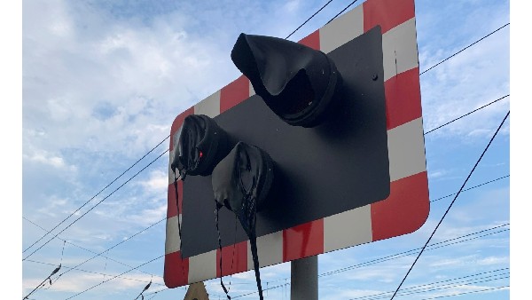 Temperatures are increasing in many countries in Europe. Due to this, train signals are burning in many areas Temperatures are increasing in many countries in Europe. Due to this, train signals are burning in many areas