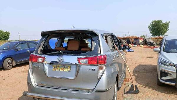  కొట్టుకున్న బీజేపీ, టీఆర్ఎస్ కార్యకర్తలు.. రంగంలోకి పోలీసులు