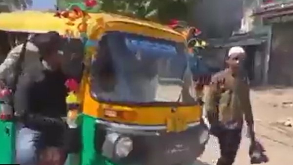 భిన్నంగా స్పందిస్తున్న నెటిజన్లు