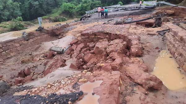 దేవరుప్పల కొడకండ్ల మధ్య రాకపోకలు బంద్