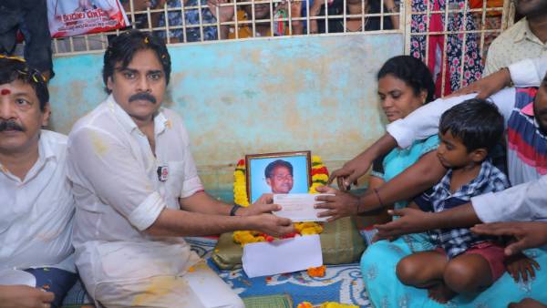 pawan kalyan koulu raithu bharosa yatra- visited deceased families, hold rachabanda also pawan kalyan koulu raithu bharosa yatra- visited deceased families, hold rachabanda also