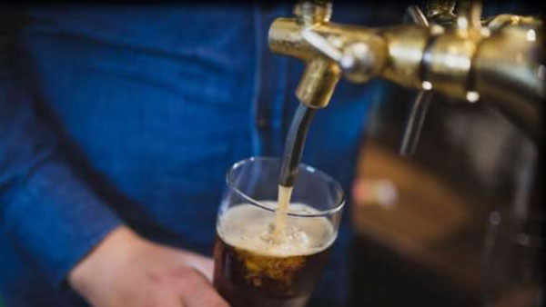 బీర్ తాగటం వల్ల బరువు పెరగరని పేర్కొన్న అధ్యయనం బీర్ తాగటం వల్ల బరువు పెరగరని పేర్కొన్న అధ్యయనం