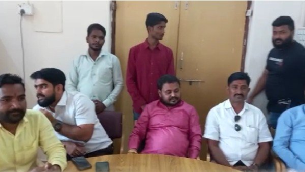  సహనం కోల్పోయిన హిందూ సంఘాల కార్యకర్తలు