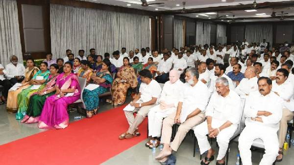 పట్టభద్రుల ఎమ్మెల్సీ పోరులో వైసీపీ