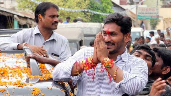 అటు ప్రజలతో..ఇటు పార్టీ నేతలతో