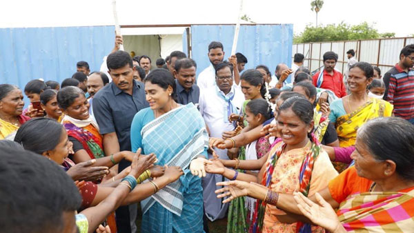 ఎనిమిదేండ్ల‌లో 8వేల మంది రైతుల ఆత్మ‌హ‌త్య‌లు దేనికి చేసుకున్నారు