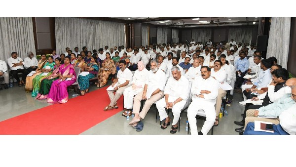 కార్య‌క‌ర్త‌ల‌ను ద‌రిచేర‌నీయ‌ని ఎమ్మెల్యేలు?