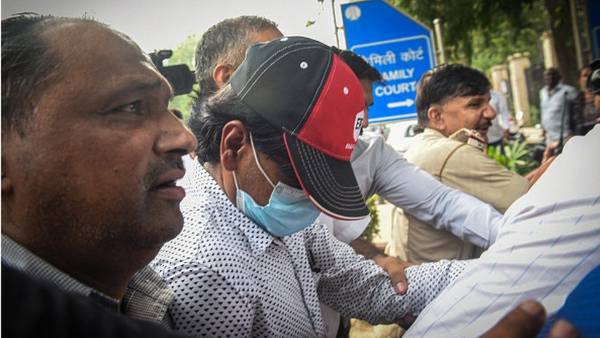 సుప్రీం కోర్టుకు వెళ్లిన జుబైర్ సుప్రీం కోర్టుకు వెళ్లిన జుబైర్