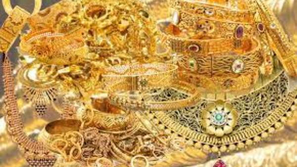 ఎంత బంగారం ఉన్నా బ్యాంకులలోనే.. మంచం మీద బంగారం పెడితే జరిగేదిదే