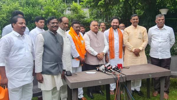 బీజేపీ, ఆర్ఎస్తో అనుబంధంపై దాసోజు శ్రవణ్ బీజేపీ, ఆర్ఎస్తో అనుబంధంపై దాసోజు శ్రవణ్