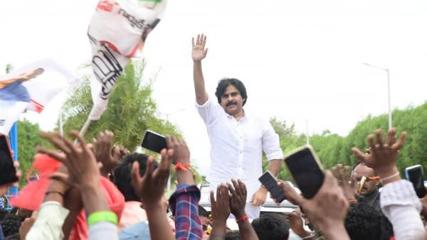ప్రజారాజ్యం ఉంటే ఏపీ పరిస్థితి ఇలా ఉండేది కాదన్న పవన్