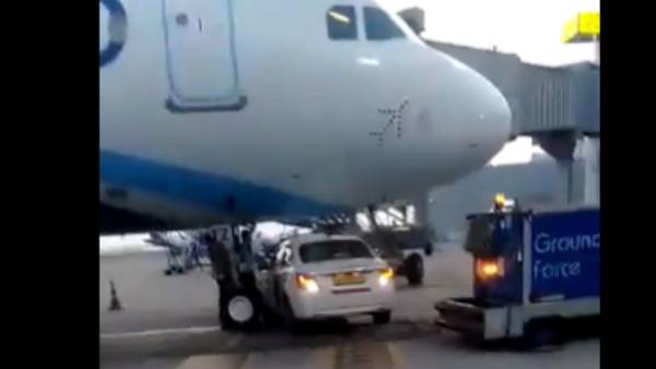 Delhi Airport: Go First Car Passes Under IndiGo Plane, Narrowly Misses Wheel Delhi Airport: Go First Car Passes Under IndiGo Plane, Narrowly Misses Wheel