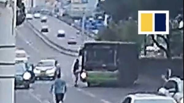 A police officer stopped a bus that was moving without a driver A police officer stopped a bus that was moving without a driver