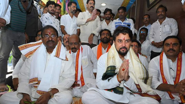 పథకాలకు స్టిక్కర్లు.. పథకాలకు స్టిక్కర్లు..
