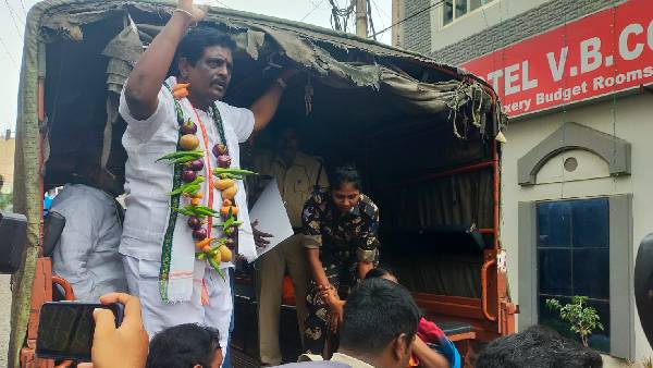 AP Congress leaders protest in Vijayawada against the over price rise and unemployment AP Congress leaders protest in Vijayawada against the over price rise and unemployment
