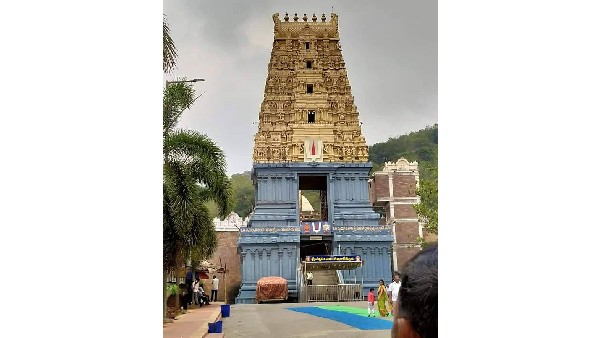 హైకోర్టు స్టేటస్ కో ఆదేశాలు