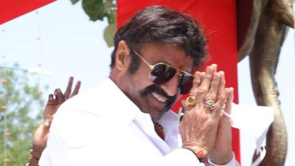 సరాదాగా అందరితో కలిసిపోయి..