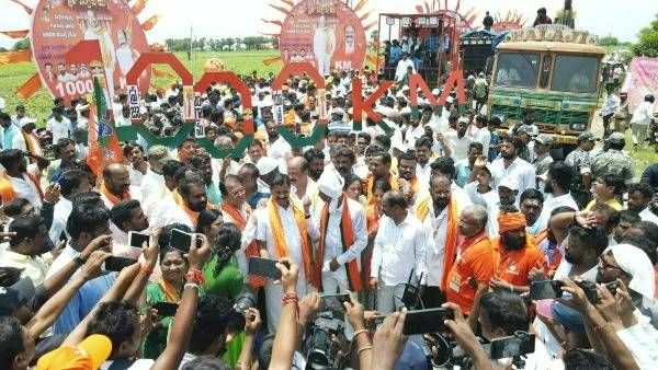 భారీ ఎత్తున సంబురాలు.. పండుగ వాతావరణంలో కార్యకర్తలు