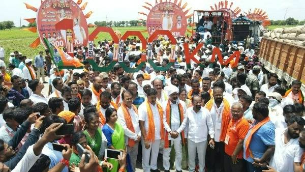 నిరాటంకంగా కొనసాగుతున్న బండి సంజయ్ పాదయాత్ర.. బుదవారానికి వెయ్యి కిలోమీటర్లు పూర్తి