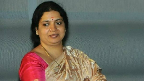 తెలంగాణ రాష్ట్రంలో జరుగుతున్న చాలా స్కాములలో కేటీఆర్ పాత్ర ఉందన్న జీవిత 