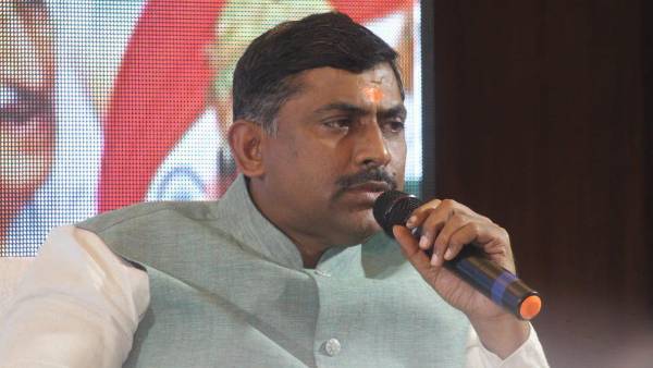 కేసీఆర్ కు బీజేపీ అంటే భయం, టీఆర్ఎస్ లో షిండేలు కేసీఆర్ కు బీజేపీ అంటే భయం, టీఆర్ఎస్ లో షిండేలు