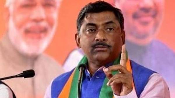 కేటీఆర్ కు, కేసీఆర్ కు ఆర్థిక శాస్త్రం ఏ మాత్రం తెలియదు కేటీఆర్ కు, కేసీఆర్ కు ఆర్థిక శాస్త్రం ఏ మాత్రం తెలియదు